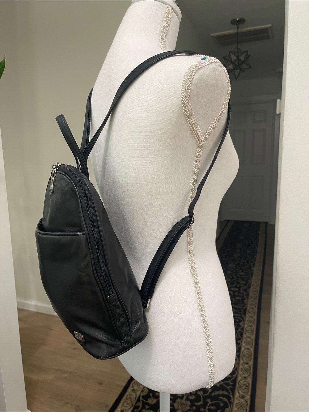 Vintage Wilson’s Leather Pelle Studio Black Leather Backpack/Sling Back Y2K - Picture 13 of 15